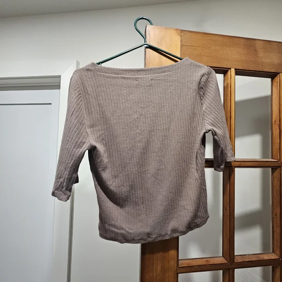 Women's Gap Ribbed Button-Up Top - Picture 3 of 3